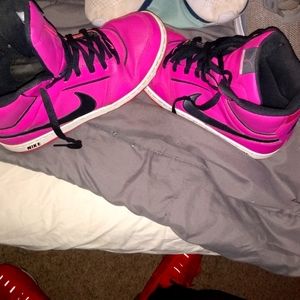 Nike Pristine size 11 pink and black on white $50obo